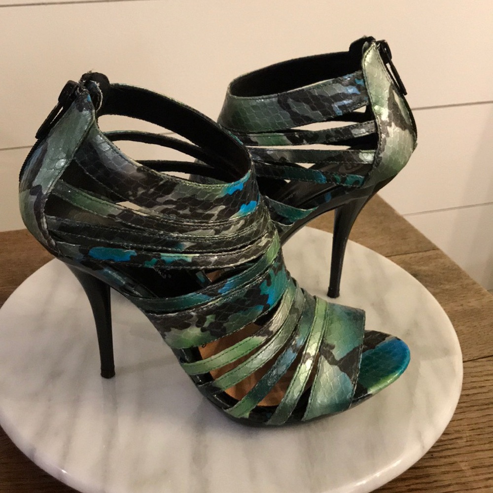 Shoes - Picture 3 of 4